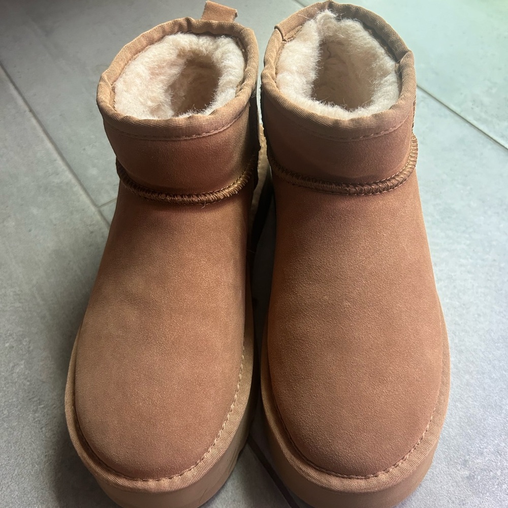 Platform ugg boots size 7
